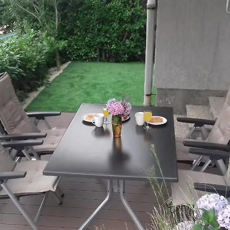 Moderne In Stoja Mit Privater Terrasse